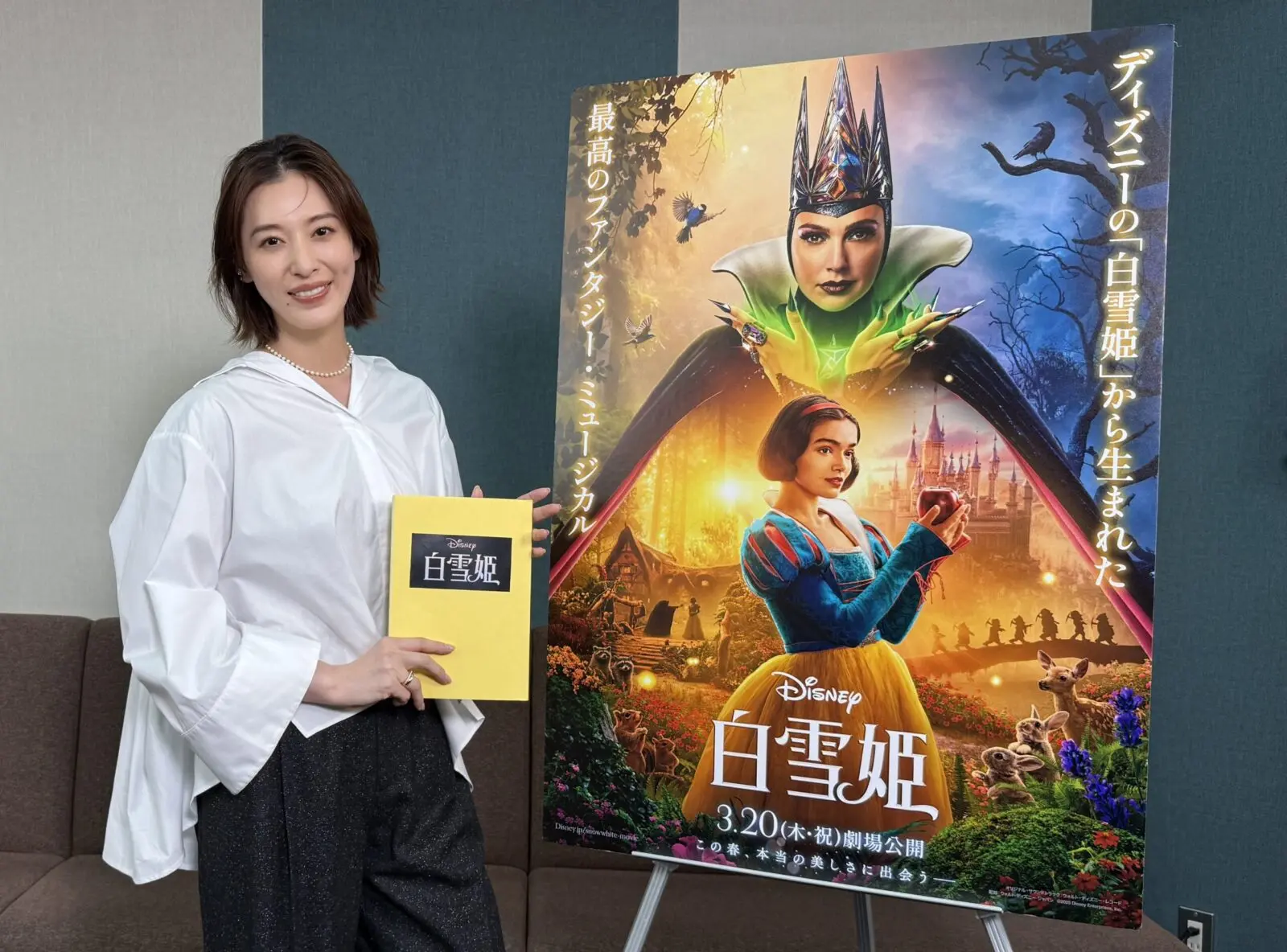 月城かなとが『白雪姫』のヴィランに！プレミアム吹替版で＜邪悪な女王＞を演じる特別映像解禁