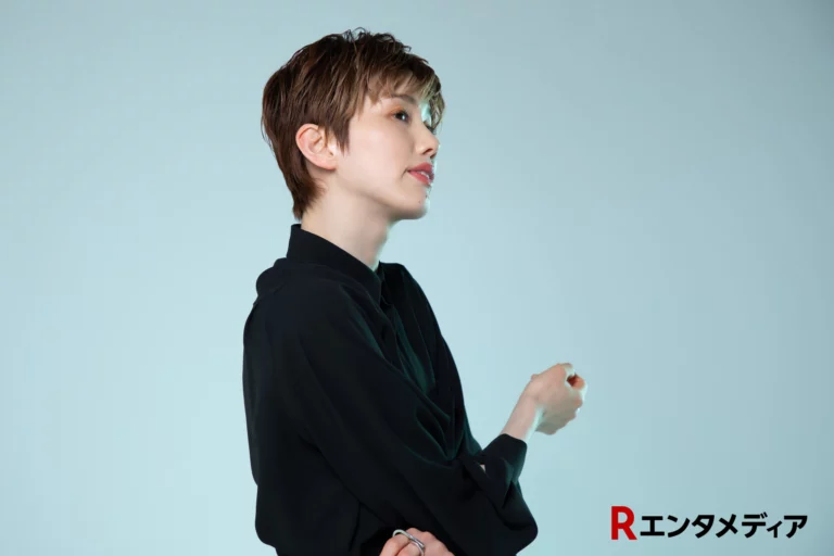彩風咲奈が『no man’s land』で示す、退団後の現在地とは：インタビュー前編記事内の2枚中9番目の写真
