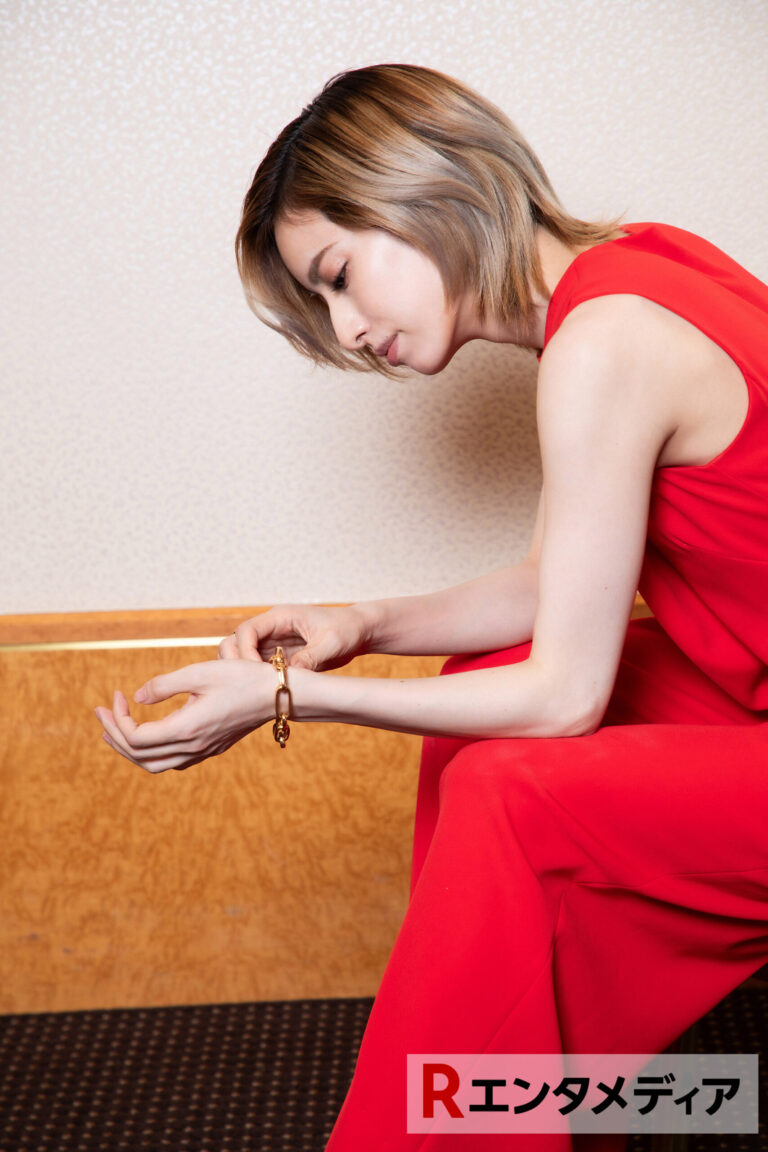 柚香光が選ぶ“初めての宝塚”にぴったりの名作とは？思い出とともに語る：インタビュー後編記事内の5枚中6番目の写真