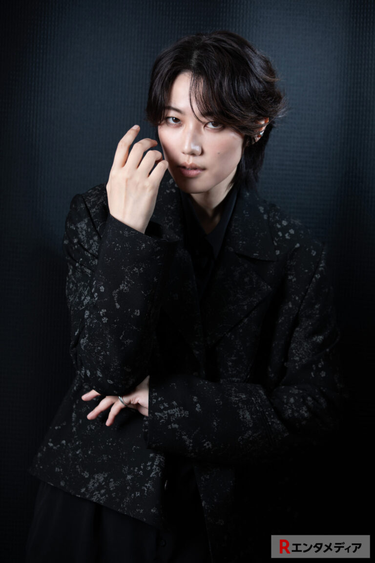七海ひろきインタビュー：ライブツアー『One-man LIVE773“Crystal”』への思い記事内の6枚中7番目の写真