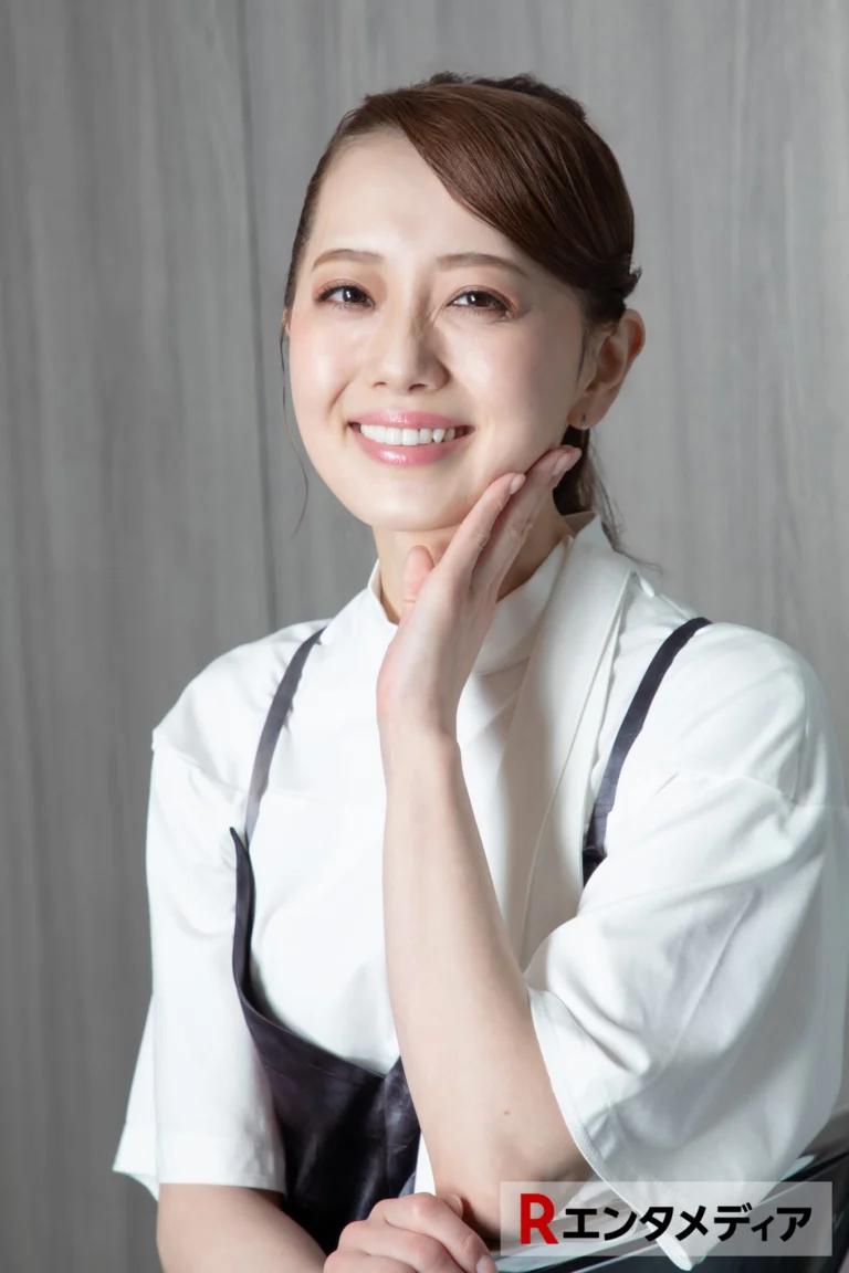 朝月希和が喜劇に挑戦！『歌喜劇／〜蘇る市場三郎 冥土の恋〜』でみせる“新たな顔”：インタビュー前編記事内の7枚中9番目の写真
