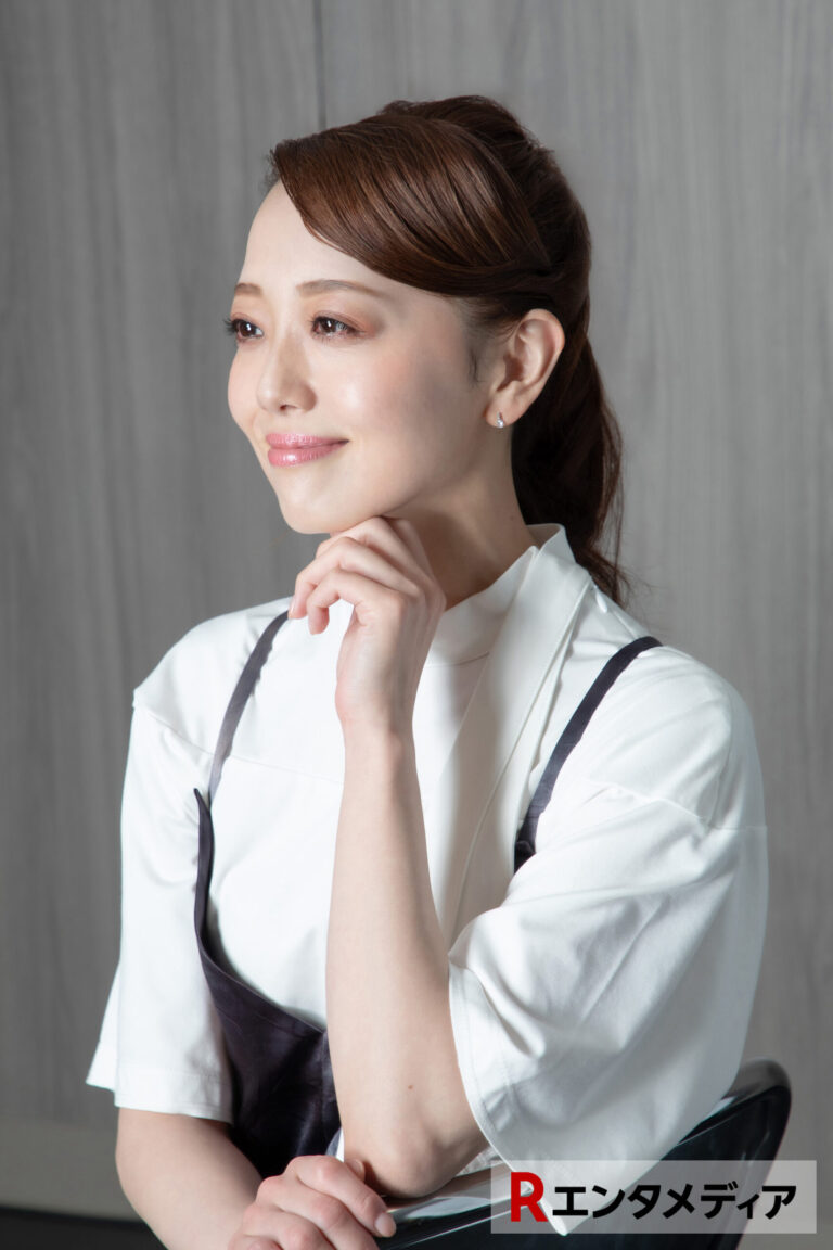 朝月希和が喜劇に挑戦！『歌喜劇／〜蘇る市場三郎 冥土の恋〜』でみせる“新たな顔”：インタビュー前編記事内の8枚中9番目の写真