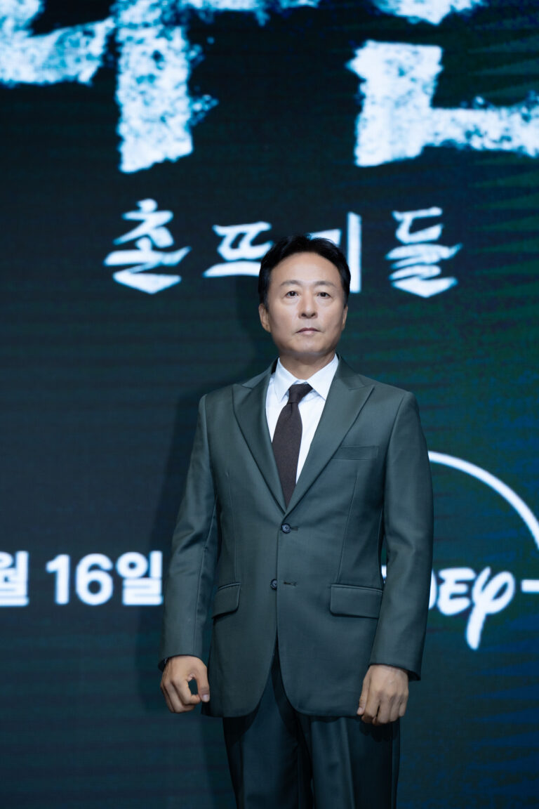 Disney+オリジナル韓国ドラマ『パイン ならず者たち』制作発表会レポート記事内の8枚中17番目の写真