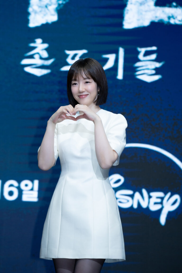 Disney+オリジナル韓国ドラマ『パイン ならず者たち』制作発表会レポート記事内の5枚中17番目の写真