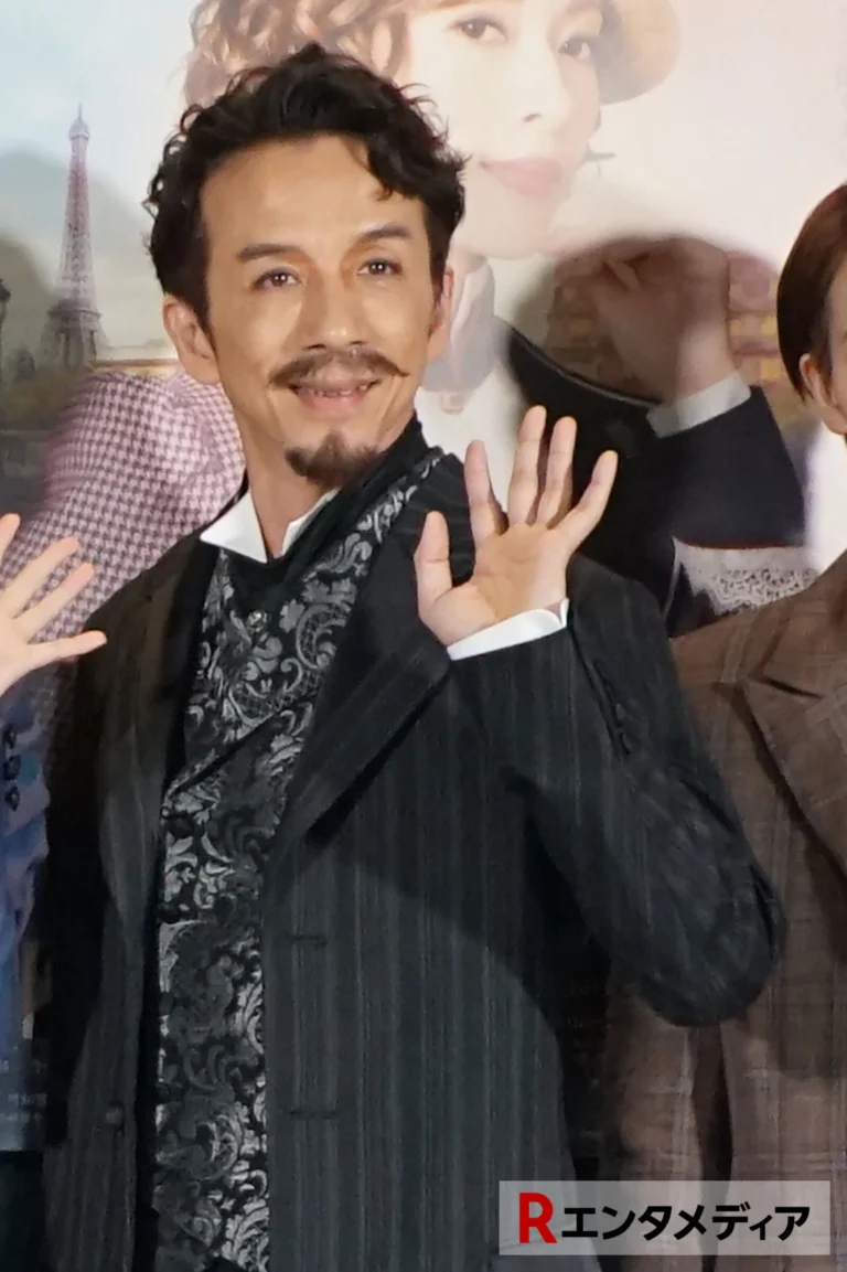 ミュージカル『コレット』　明日海りお「頼れる人がいるのは心強い」七海ひろきと宝塚同期コンビが共演記事内の2枚中7番目の写真